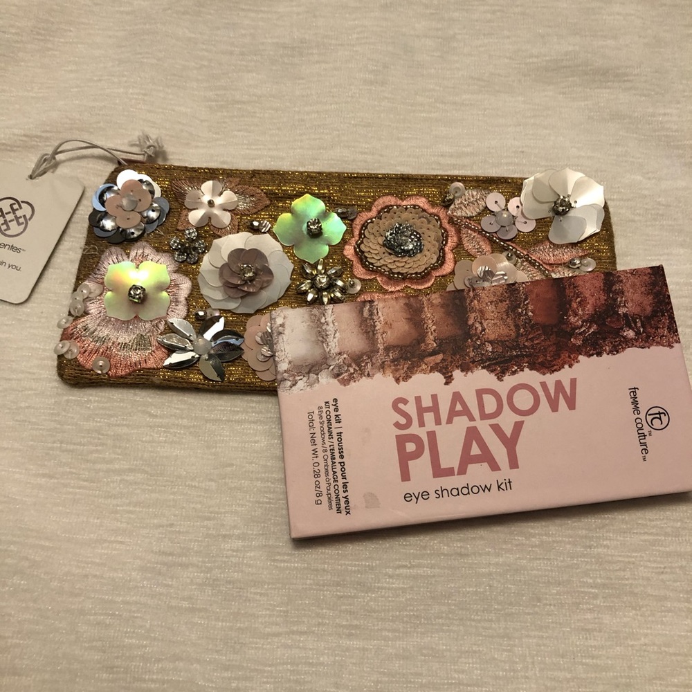 Daisy Fuentes Shadow Play eye shadows w/pouch(NEW) 💜 Host Pick 💜 - Picture 2 of 4